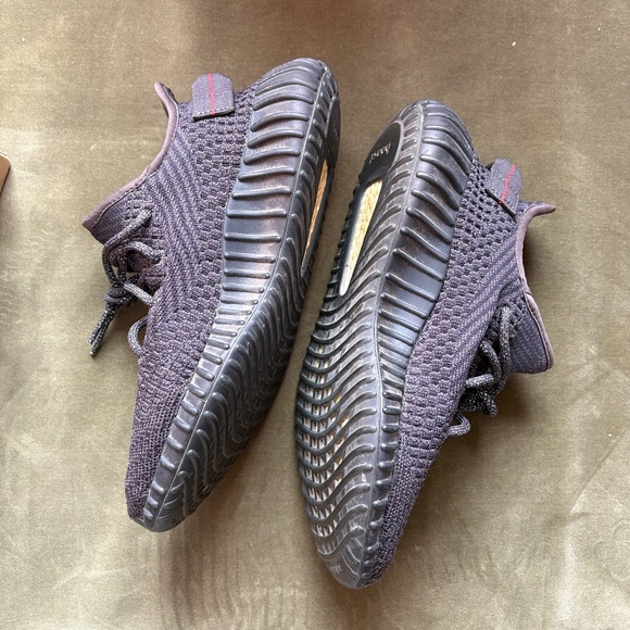 Yeezy Boost 350 V2 - Picture 11 of 12